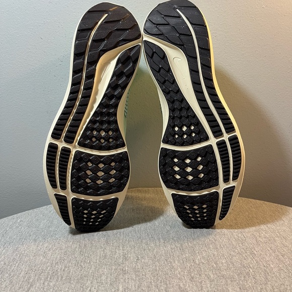 Nike Air Zoom Pegasus 39 Barely Green Running Men's Shoe Size 9.5 DH4071-301 - Picture 7 of 11